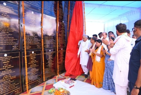 लोरमी के ग्राम खुड़िया में मुख्यमंत्री ने भेंट मुलाकात कार्यक्रम में दी करोड़ों के विकास कार्यों की सौगात