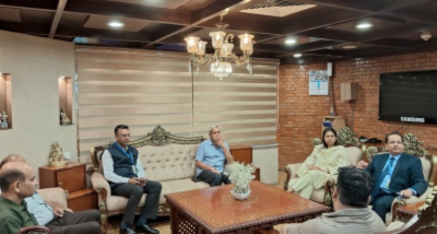 नेपाल में हुई सड़क दुर्घटना के बाद केंद्रीय राज्&zwj;य मंत्री रक्षा खडसे काठमांडू पहुंचीं