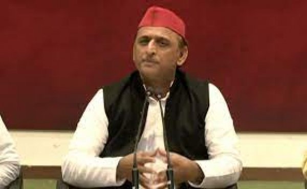 "हमारे फोन हो रहे हैं टैप, हर शाम रिकॉर्डिंग सुनते हैं CM": IT रेड के बाद बोले अखिलेश यादव