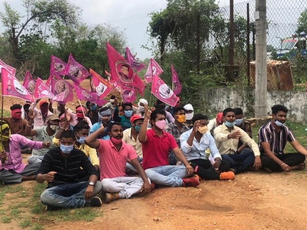 क्षेत्र में विद्युत समस्या की बदहाली रोकने अजीत जोगी युवा मोर्चा ने किया घेराव एवं धरना प्रदर्शन