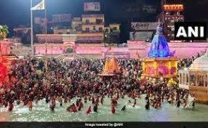 कोरोना संकट के चलते आज खत्&zwj;म घोषित किया जा सकता है कुंभ, संतों-अखाड़ा परिषद से सरकार आज करेगी चर्चा : सूत्र