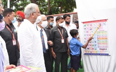 नई-नई शिक्षण सामग्री से अबूझमाड़िया बच्चों की पढ़ाई
