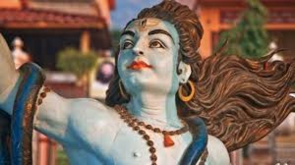 भगवान शिव का शंख से जलाभिषेक करना है निषिद्ध, ये है इसके पीछे की कहानी