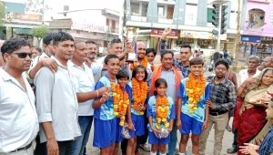 पटरी पार के खिलाड़ियों ने राज्य स्तरीय प्रतियोगिता में जीते स्वर्ण व कांस्य पदक, सम्मान रैली में उमड़ा जनसैलाब