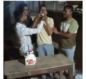 गुंडा-बदमाशों के साथ दिखा आरक्षक, एसपी की बड़ी कार्रवाई &mdash; तत्काल निलंबन