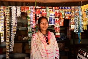 आजीविका मिशन से रमशीला कश्यप को मिला आत्मनिर्भरता का संबल,किराना दुकान से लगभग 25 हजार रुपये की कर रहीं हैं आय अर्जित