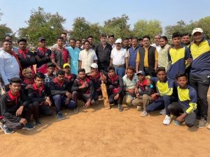 स्व श्री नागेंद्र देवांगन की स्मृति में किया गया टेनिस बॉल प्रतियोगिता का किया गया आयोजन