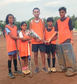 पटरी पार क्षेत्र से पाँच खिलाड़ियों का राज्य स्तरीय हॉकी प्रतियोगिता हेतु चयन