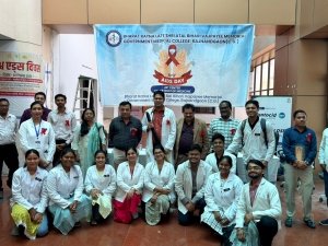 एड्स नहीं है अंत : राजनांदगांव मेडिकल कॉलेज में विश्व एड्स दिवस पर ज्ञान, समझ और संवेदना का संगम