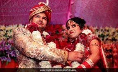 विवाह में वर वधु एक दूसरे को क्यों पहनाते हैं जयमाला, जानिए इस रस्म का क्या है महत्व