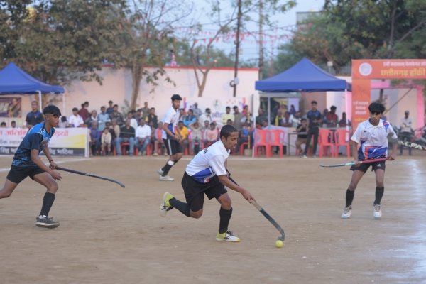 उत्तरप्रदेश और स्पोर्ट्स अकादमी रायपुर ने जीता मैच, महिला वर्ग मे शिवनगर बुल्स ने शांतिनगर स्ट्राइकर को हराया।