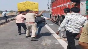 तेज रफ्तार का कहर: 8 वर्षीय मासूम को कुचलकर 60 किमी तक भागा नशेड़ी ट्रक चालक, पुलिस ने पीछा कर दबोचा