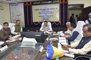प्रभारी मंत्री लखन लाल देवांगन ने ली विभागीय समीक्षा बैठक कल्याणकारी योजनाओं में पारदर्शिता और त्वरित कार्यान्वयन पर जोर