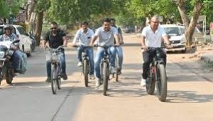 खुर्सीपार में निगम आयुक्त का औचक निरीक्षण, अव्यवस्थाओं पर सख्त रुख