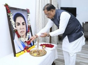 मुख्यमंत्री  साय ने छत्तीसगढ़ की प्रथम महिला सांसद और समाज सेविका मिनीमाता जी की पुण्यतिथि पर किया नमन